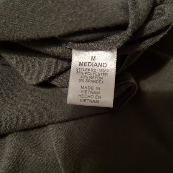 🛍️Dark green dress with Criss cross straps on chest. - Picture 4 of 5